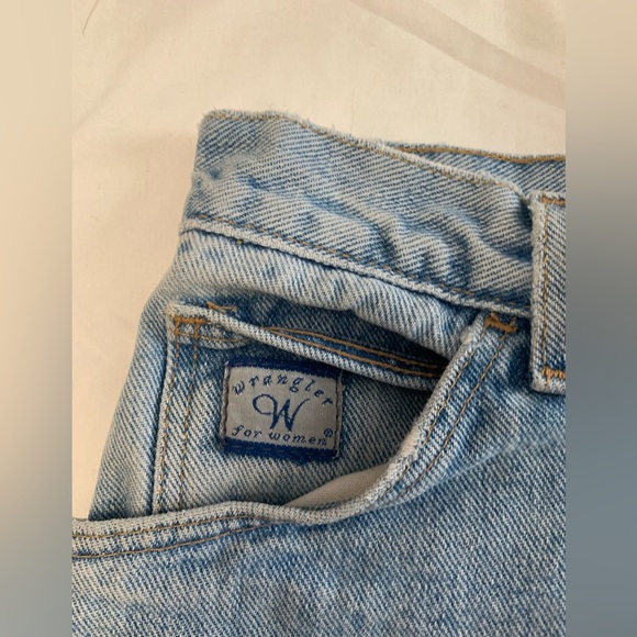 Vintage Wrangler Women's Light Blue Classic Jean Shorts - Picture 5 of 16